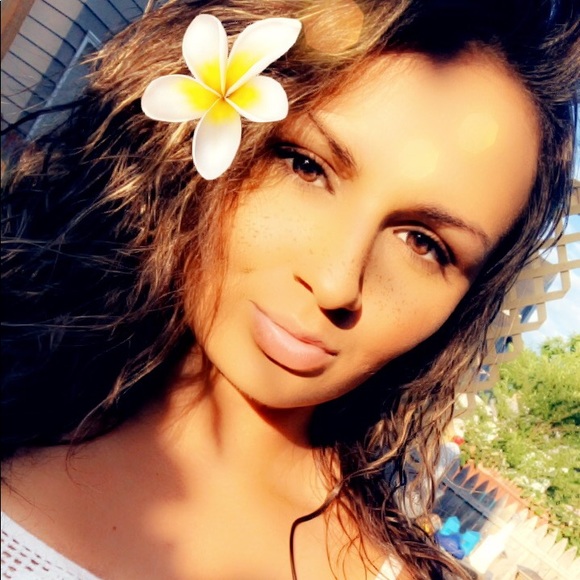 Meet your Posher, Audrey - Picture 1 of 1